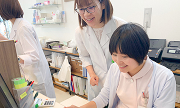 幸観堂薬品株式会社（幸観堂薬局）スタッフ